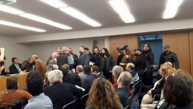 Εισβολή βουλευτών της Χρυσής Αυγής στα γραφεία της ΕΣΗΕΑ - ΔΕΙΤΕ ΒΙΝΤΕΟ