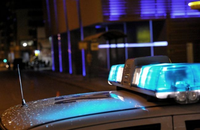 ΑΠΙΣΤΕΥΤΟ Κλείδωσαν έξω απο το σπίτι την ιδιοκτήτρια για να την ληστέψουν !