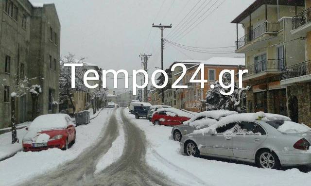 Στα ...λευκά ξύπνησαv τα Καλάβρυτα - Σε ποια σημεία εντοπίζονται τα προβλήματα στην κυκλοφορία