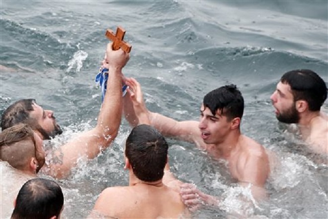 Ήθη και έθιμα της γιορτής των Θεοφανείων