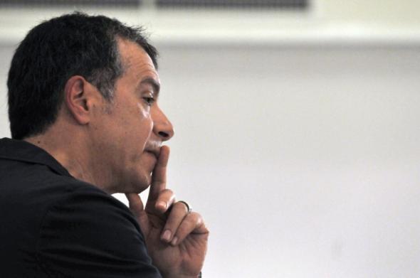 Στ. Θεοδωράκης: Όποιος έχει αντοχές μένει και παλεύει