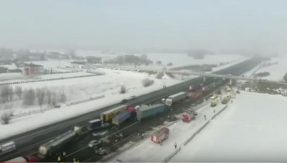 ΒΙΝΤΕΟ από την απίστευτη καραμπόλα 40 οχημάτων στην Πολωνία