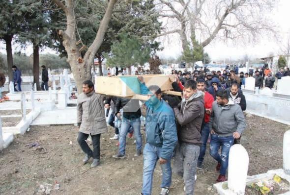 "Ράγισαν" καρδιές στην κηδεία του 6χρονου στην Κομοτηνή - ΒΙΝΤΕΟ