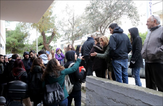 Ένταση και σε σχολείο στο Κερατσίνι για τα προσφυγόπουλα - ΔΕΙΤΕ ΒΙΝΤΕΟ