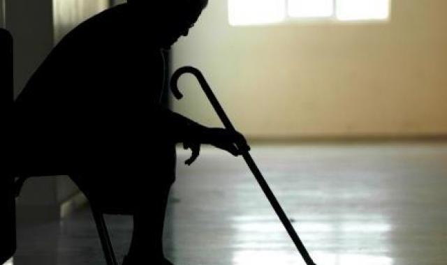 Πάτρα: Χτύπησε στο κεφάλι και λήστεψε τον παππού του!