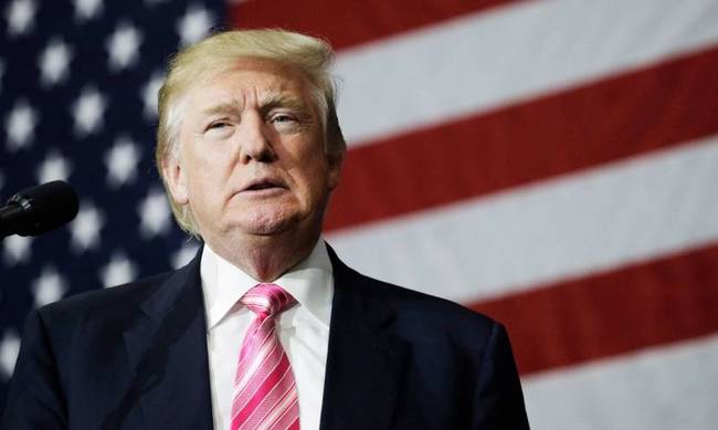 Τραμπ απειλεί Toyota με αντίποινα εάν κατασκευάσει εργοστάσιο στο Μεξικό