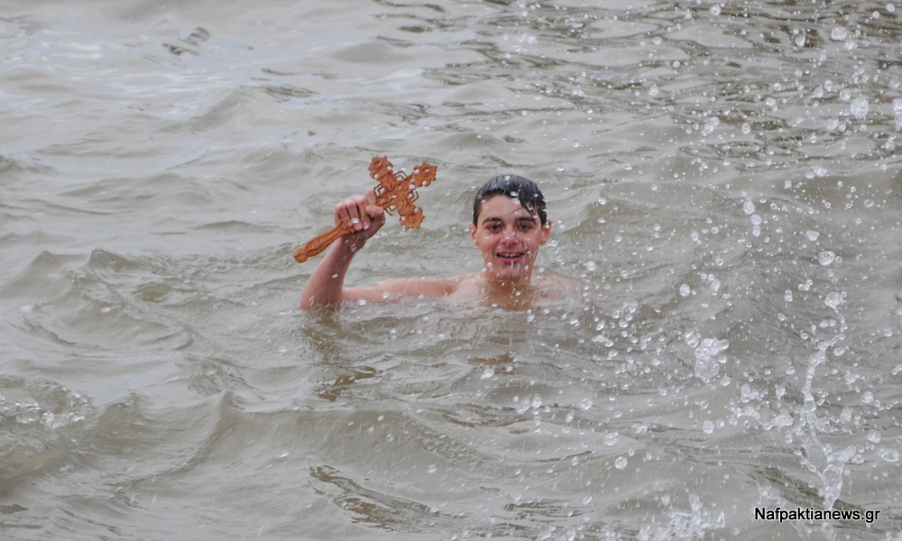 Με λαμπρότητα τα Άγια Θεοφάνεια στο Αντίρριο - ΔΕΙΤΕ ΦΩΤΟΓΡΑΦΙΕΣ και ΒΙΝΤΕΟ