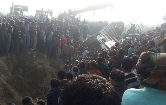 Ινδία: Νεκρά 15 παιδιά σε σύγκρουση σχολικού με φορτηγού