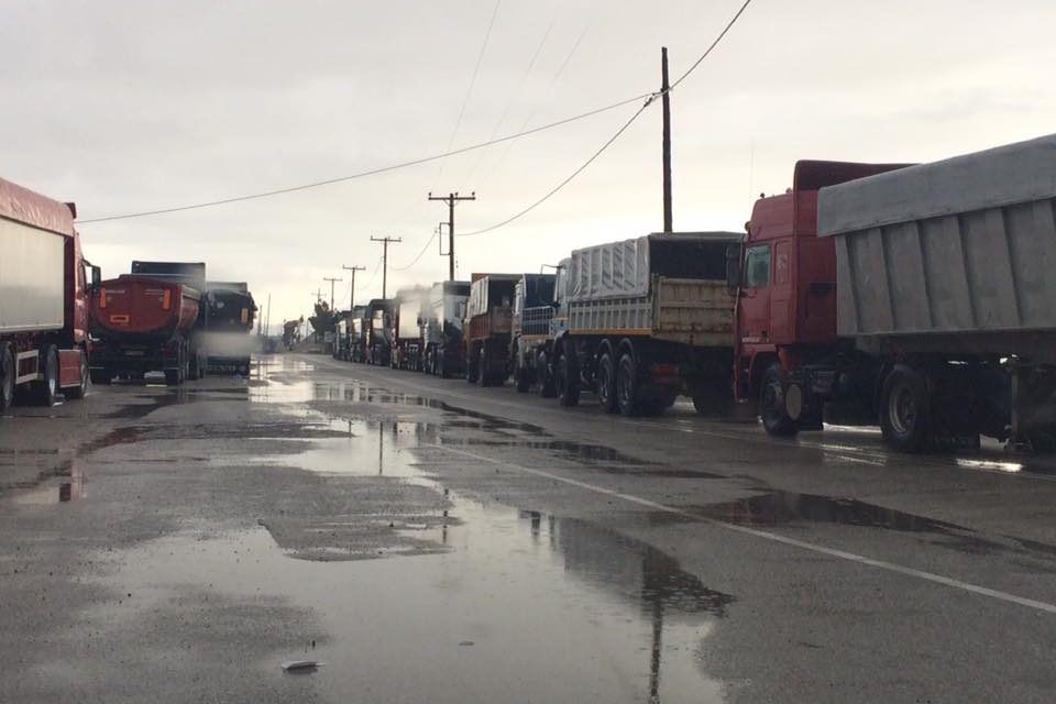 Μεσολόγγι: Ουρές χιλιομέτρων για αλάτι ενόψει της κακοκαιρίας! ΦΩΤΟΓΡΑΦΙΕΣ