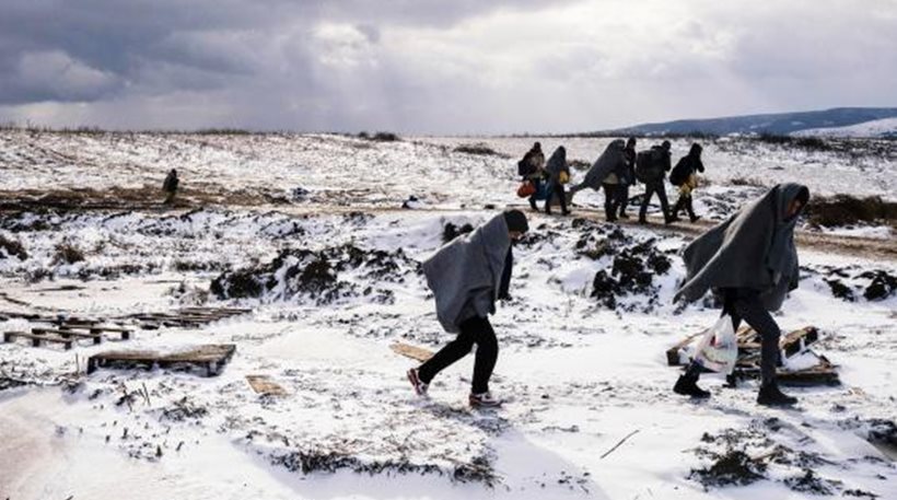 Η εικόνα του εγκλήματος: Προσφυγόπουλο με κρυοπαγήματα στα πόδια - ΣΚΛΗΡΗ ΦΩΤΟ
