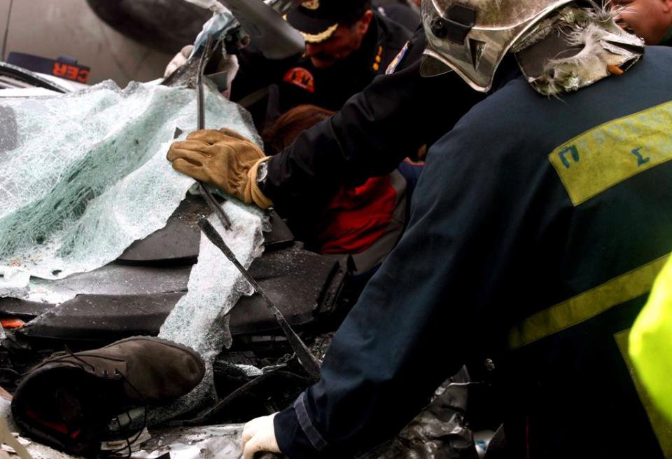 Παλαιά Εθνική Οδός Πατρών - Κορίνθου: Σοβαρό τροχαίο στο ύψος του Ψαθόπυργου - Απεγκλωβισμός ατόμου - Μετωπική σύγκρουση Ι.Χ και υδροφόρας - ΝΕΟΤΕΡΑ