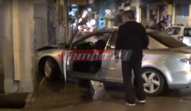 Οικογένεια γλίτωσε από θαύμα - Αυτοκίνητο ανέβηκε στο πεζοδρόμιο και καρφώθηκε στη... γωνία - ΔΕΙΤΕ ΦΩΤΟ