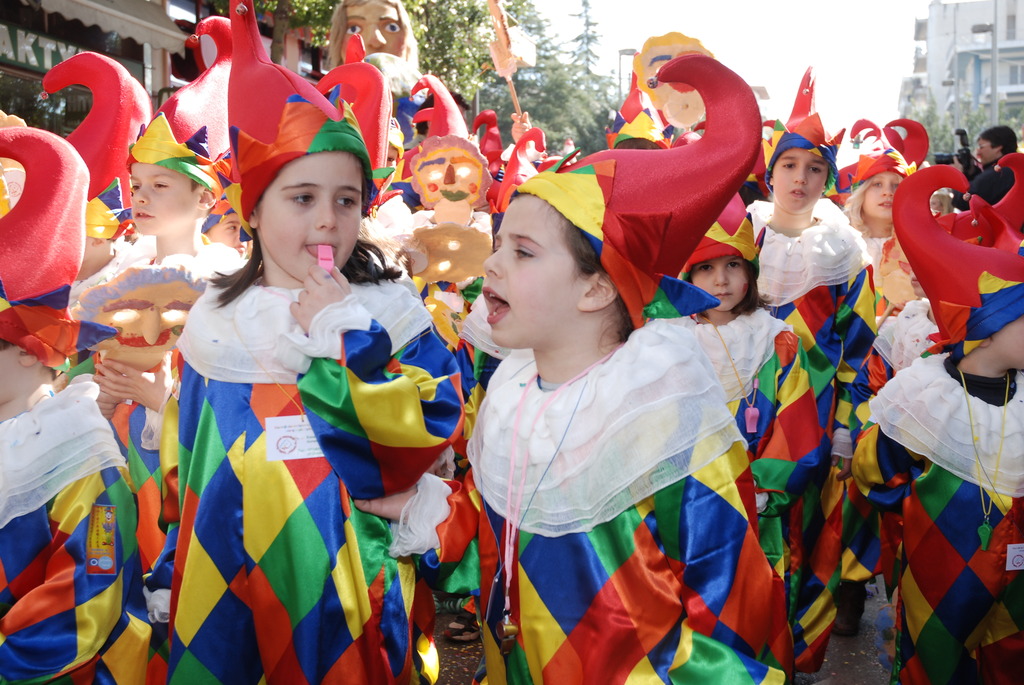Πατρινό ΚΑΡΝΑΒΑΛΙ των ΜΙΚΡΩΝ - Έφθασε η μεγάλη ώρα - ΔΕΙΤΕ τη σειρά παρέλασης των γκρουπ