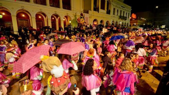 "Μαύρισε" ο Αχαϊκός ουρανός - Με τι καιρό θα παρελάσουν οι χιλιάδες Καρναβαλιστές - ΠΡΟΓΝΩΣΗ