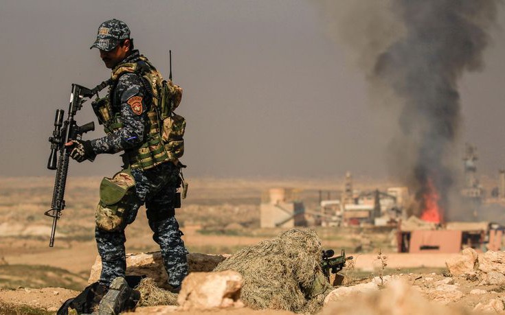 Στενεύει ο κλοιός για το ISIS