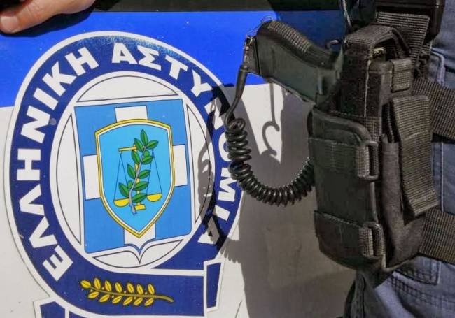 Δυτική Αχαΐα: Προσποιήθηκαν τους αστυνομικούς και της άρπαξαν κινητό