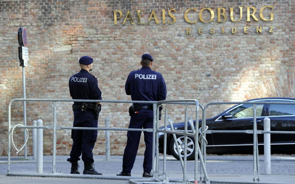 Αυστρία: Οι αρχές αναζητούν τον «σωσία» του Χίτλερ που κυκλοφορεί στη γενέτειρα του δικτάτορα