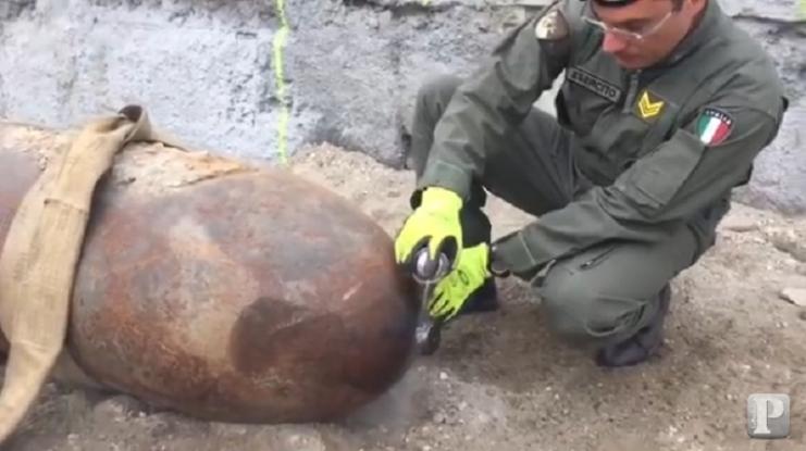 Δείτε με ποιον τρόπο οι πυροτεχνουργοί θα εξουδετερώσουν σήμερα τη βόμβα στο Κορδελιό - ΒΙΝΤΕΟ