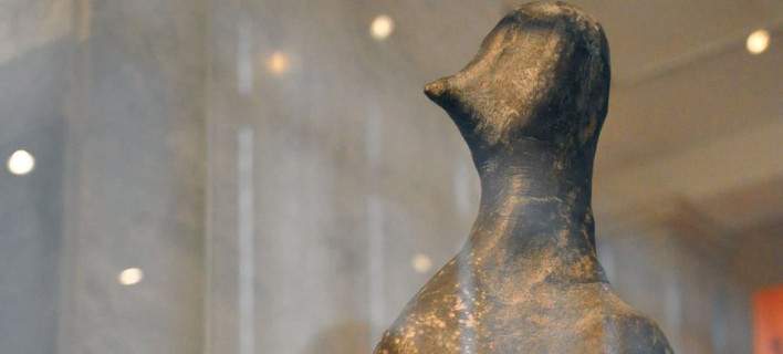 Γλυπτό αίνιγμα 7.000 χρόνων με ανθρώπινη μορφή παρουσιάζεται στο Αρχαιολογικό Μουσείο