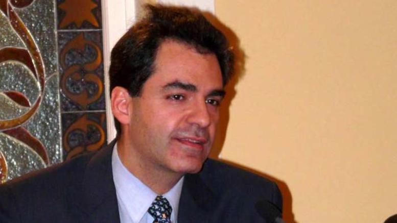 Αντιεξουσιαστές έδειραν Καθηγητή στο Πάντειο