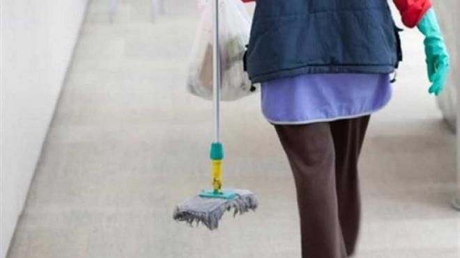 Απολύονται 6.000 καθαρίστριες και υπάλληλοι σίτισης στα νοσοκομεία