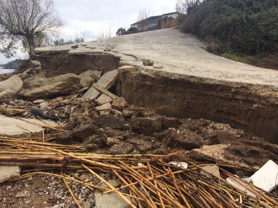 Καλαμάκι: Η θάλασσα «τρώει» την παραλία – Σοβαρό το πρόβλημα της διάβρωσης των ακτών