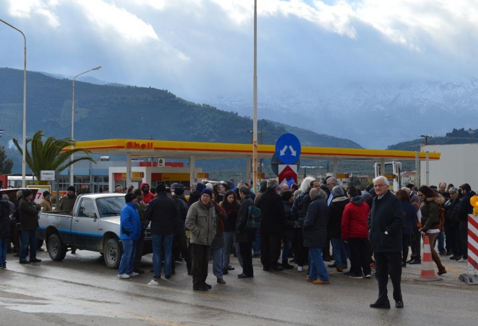 ΤΩΡΑ - Ξεκίνησε το "μπλόκο" των αγροτών στο Αίγιο - Κλειστή η Νέα Εθνική Οδός Πατρών Κορίνθου - Τι θα γίνει στον κόμβο της Κάτω Αχαΐας
