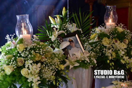 Ένας χρόνος από την τραγωδία στην Κίναρο - Συγκίνηση στο μνημόσυνο του Υποπλοίαρχου Πανανά - ΒΙΝΤΕΟ - ΦΩΤΟ