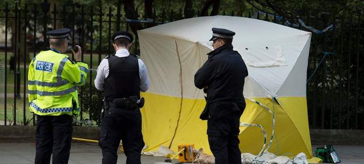 ΕΚΤΑΚΤΟ: Συναγερμός στο Λονδίνο - Αυτοκίνητο έπεσε πάνω σε πολίτες - ΝΕΟΤΕΡΑ