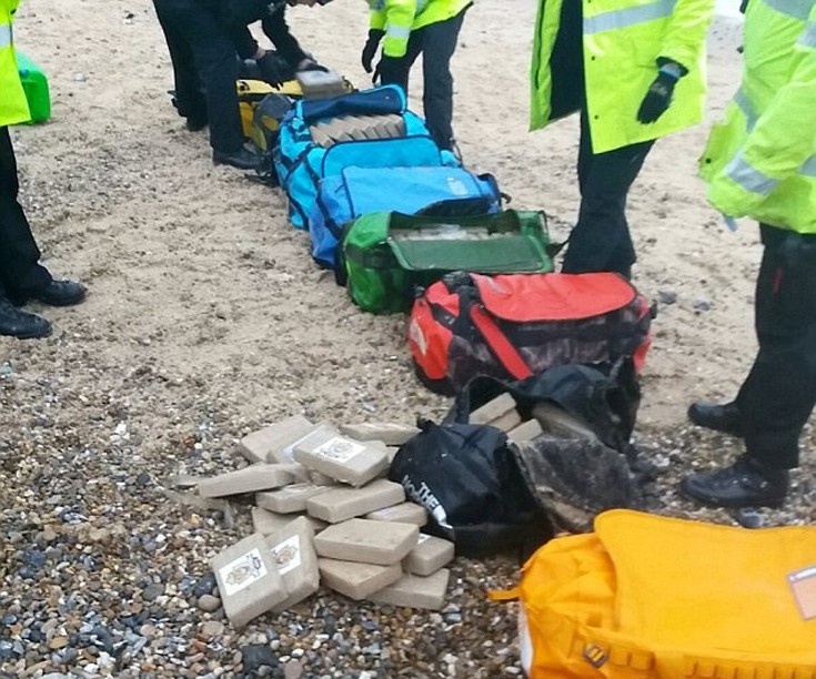 Αγγλία: Κοκαΐνη αξίας 59 εκ. ευρώ «ξεβράστηκε» σε ακτή