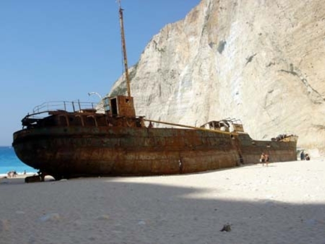 Εμφανίστηκαν οι ιδιοκτήτες και διεκδικούν το πλοίο του "Ναυαγίου" στη Ζάκυνθο