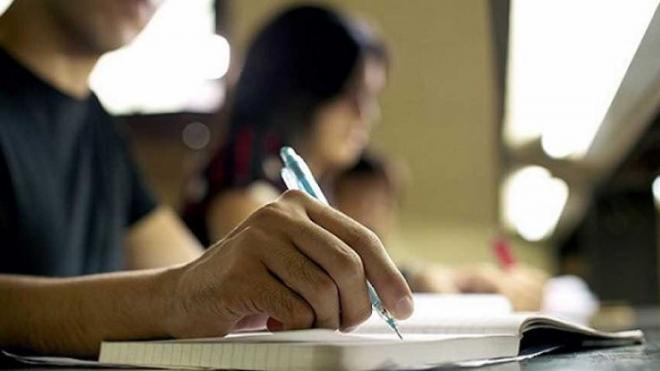 Ένας στους τρεις μαθητές Λυκείου περνάει την τάξη με την… βάση