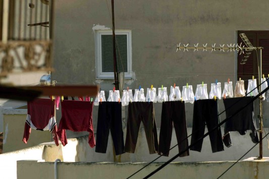 Πάτρα: 13χρονος της βούτηξε ρούχα από το μπαλκόνι της!