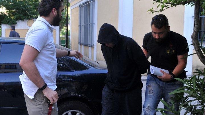 Συγγνώμη από τα θύματα του γιου της ζήτησε η μητέρα του "δράκου" του Αμαρουσίου