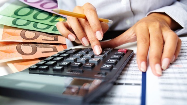 Φοροκίνητρα στις τράπεζες για αναδιαρθρώσεις και διαγραφές «κόκκινων» δανείων