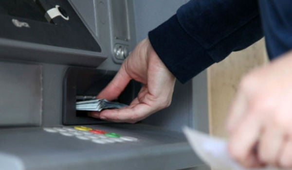 ΠΡΟΣΟΧΗ στις συναλλαγές σας στα ΑΤΜ - Πως δρουν οι απατεώνες - Οι συνηθέστεροι τρόποι εξαπάτησης