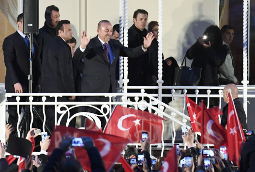 Οι Ολλανδοί ακύρωσαν την πτήση του Τσαβούσογλου