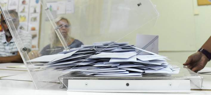 Νέα δημοσκόπηση: 13,5% μπροστά η ΝΔ -Ντέρμπι για τρεις στην τρίτη θέση