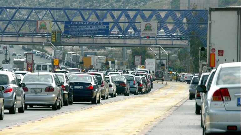 Πατρών - Κορίνθου: Η "ουρά" των αυτοκινήτων ξεπερνάει τα 11 χιλιόμετρα! Πασχαλινή ταλαιπωρία στο εθνικό οδικό δίκτυο - Δείτε σε ποια σημεία - ΒΙΝΤΕΟ