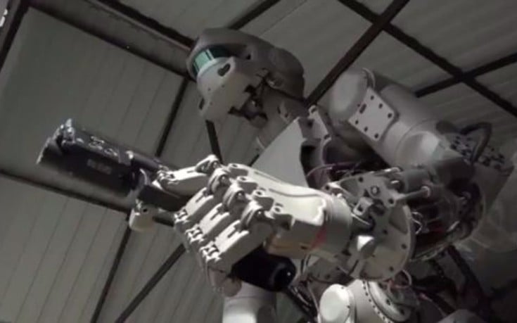 Οι Ρώσοι έφτιαξαν ρομπότ που πυροβολεί με δυο πιστόλια - ΒΙΝΤΕΟ