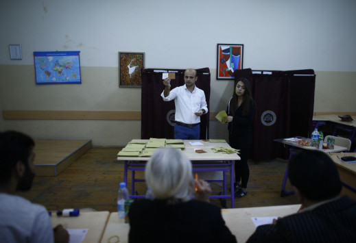 Κυριακή του Πάσχα: Τι είναι ο Εσπερινός και το φιλί της Αγάπης