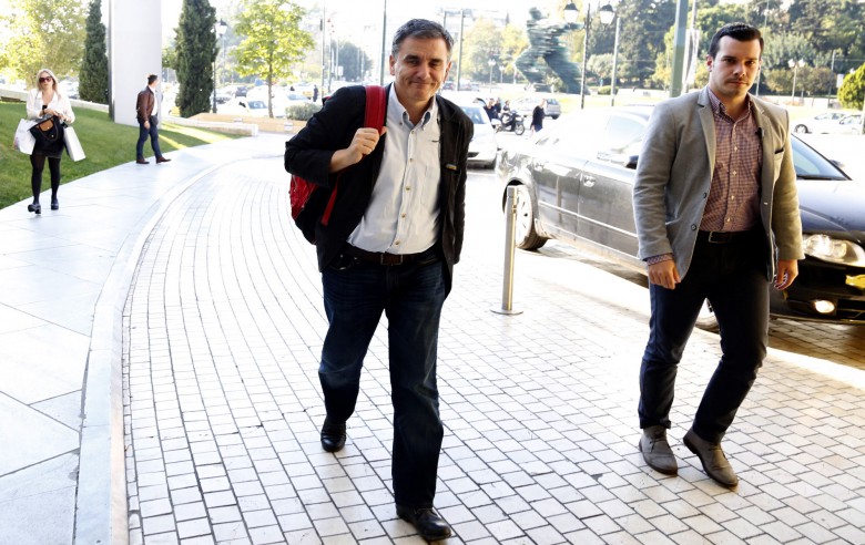 Κυβέρνηση: Στόχος να κλείσουν όλα έως την Κυριακή