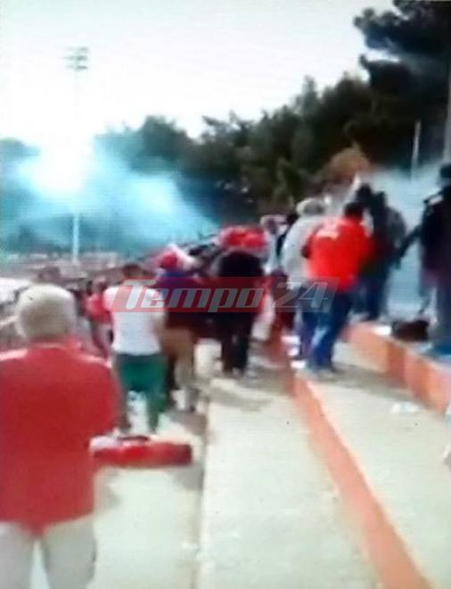 ΒΙΝΤΕΟ η στιγμή των επεισοδίων στον αγώνα Παναχαϊκή - Αστέρας Αμαλιάδας - Έπεσαν φωτοβολίδες - Κινδύνευσαν παιδιά στις κερκίδες - ΦΩΤΟ
