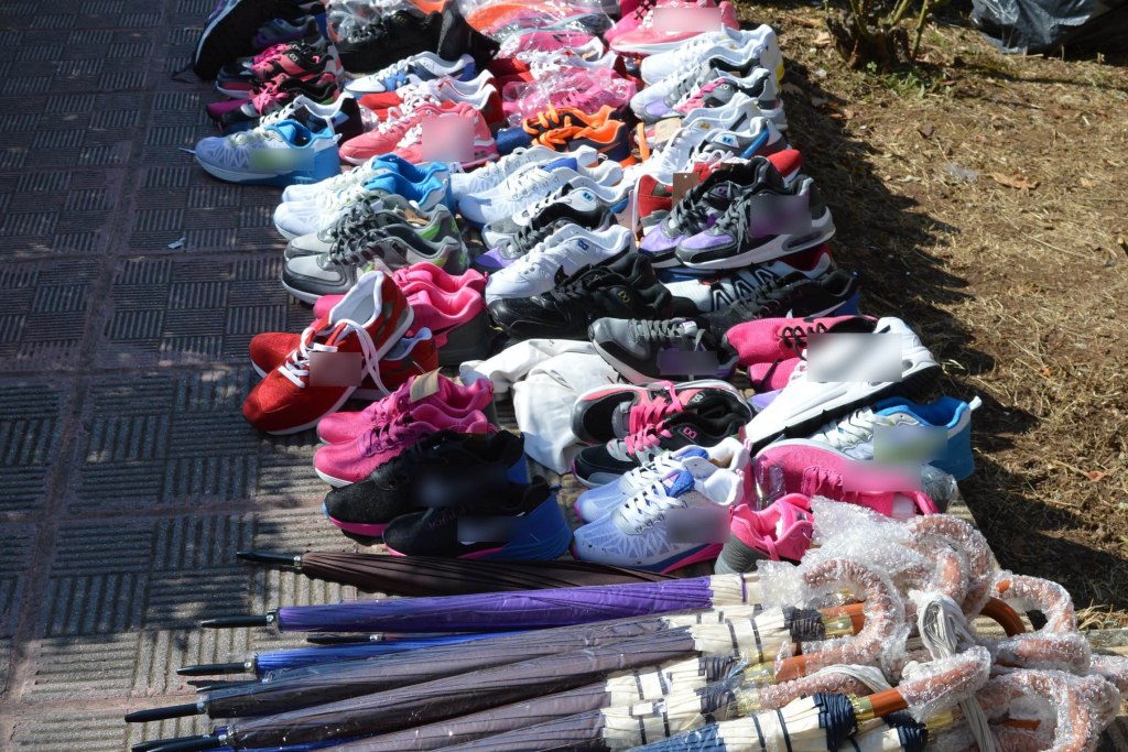 Πάτρα: Τέσσερις συλλήψεις για παραεμπόριο - Κατασχέθηκαν 700 είδη - Μεγάλος "πονοκέφαλος" για τους επαγγελματίες