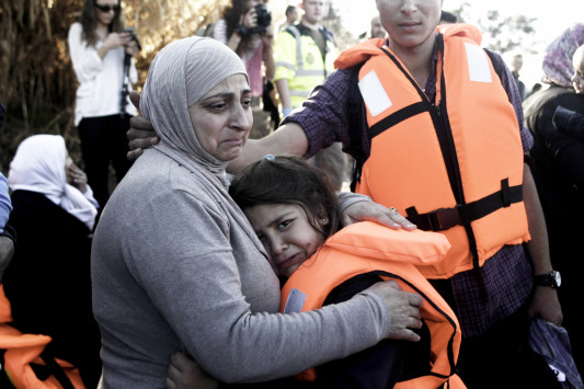 Εντοπίστηκε ιστιοφόρο γεμάτο γυναικόπαιδα στην Πάργα