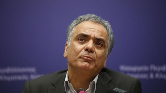 Τι απαντά ο Σκουρλέτης για τη δήλωσή του περί 4ου μνημονίου