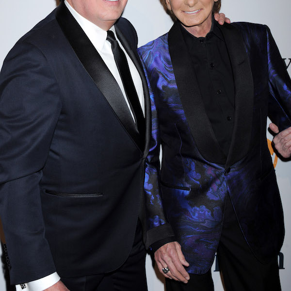 Διάσημος τραγουδιστής αποκάλυψε πως είναι gay στα 73 του