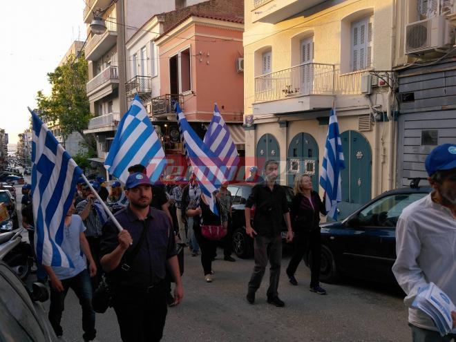 Νέα πορεία των οπαδών του Σώρρα στο κέντρο της Πάτρας - Κρατώντας σημαίες, διανέμουν φυλλάδια (ΝΕΟΤΕΡΑ) - ΔΕΙΤΕ ΦΩΤΟΓΡΑΦΙΕΣ και ΒΙΝΤΕΟ