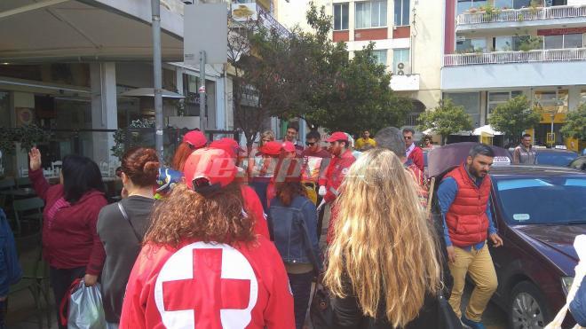 Πάτρα- Πλατεία Γεωργίου- Τώρα: Έκλεισε το παράθυρο, έσπασε το τζάμι και "'εβρεξε" γυαλιά στο δρόμο- Τραυματίστηκε περαστικός- ΦΩΤΟ- ΒΙΝΤΕΟ