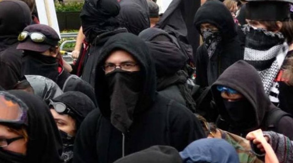 Πάτρα: Χαμός στην πλατεία Όλγας, κάνουν και πάλι... μεταμεσονύχτια πάρτι - Ανάστατοι οι κάτοικοι, επί ποδός η ΕΛ.ΑΣ. - ΔΕΙΤΕ ΒΙΝΤΕΟ